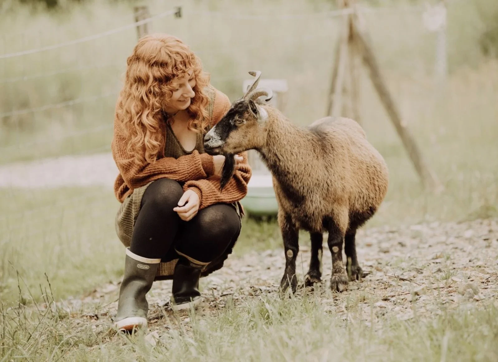 Ronja und ihre Ziege Cappuccino
